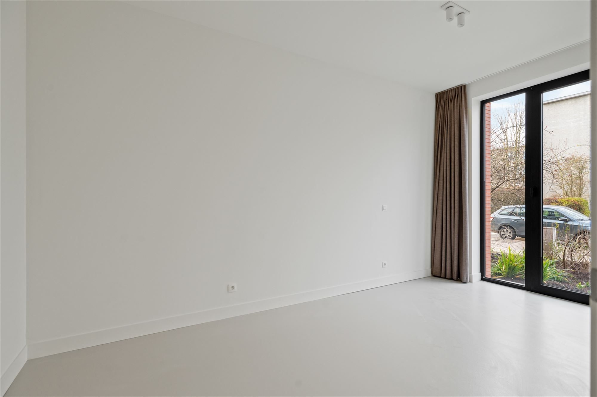 Modern 2 slaapkamer appartement met tuin en terras  foto 9