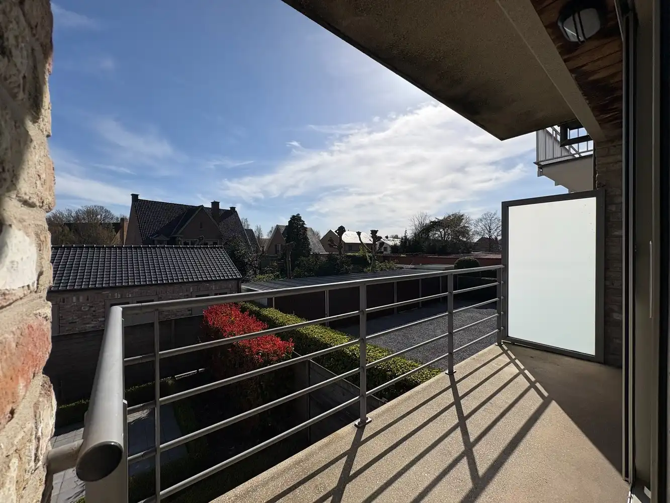 Lichtrijk appartement met twee slaapkamers + garage foto 11