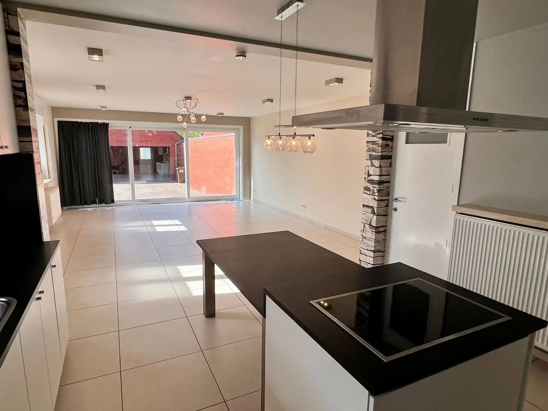 Gerenoveerde woning met 3 slaapkamers en tuin foto 10
