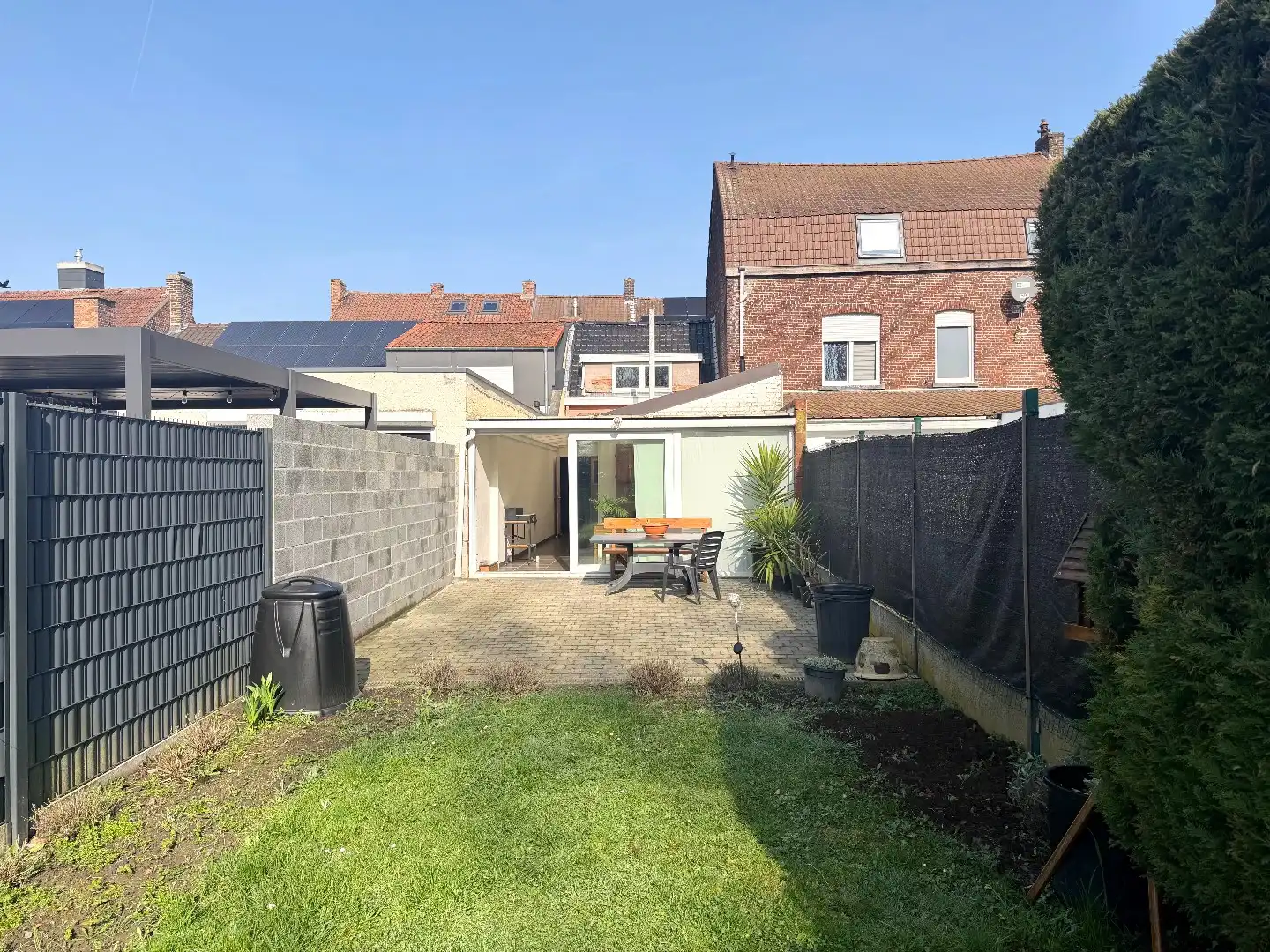 Gerenoveerde rijwoning met zuidgerichte tuin in Wervik te koop. foto 11