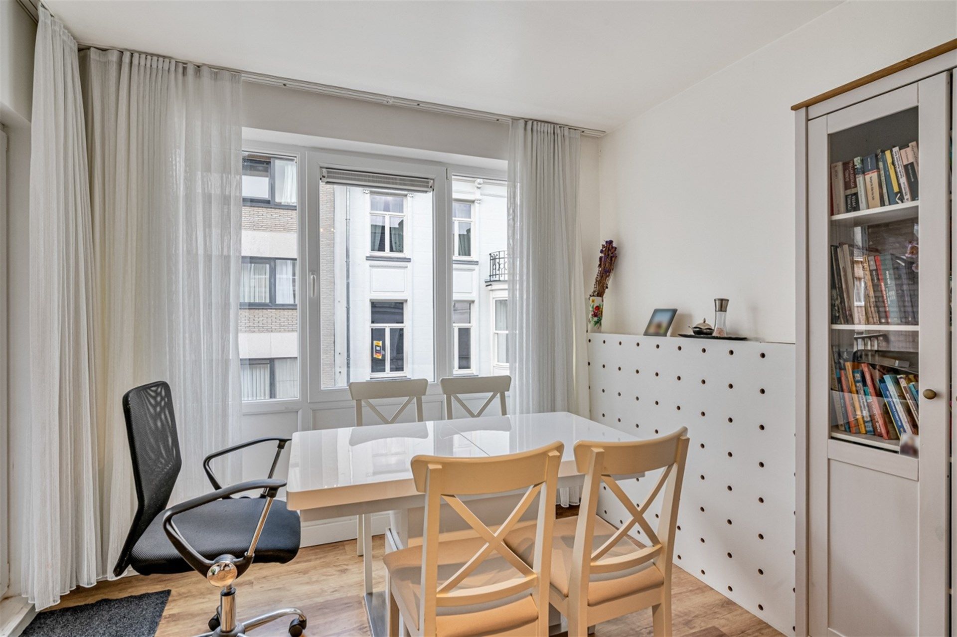 Centraal gelegen appartement met 2 slaapkamers op de tweede verdieping foto 6