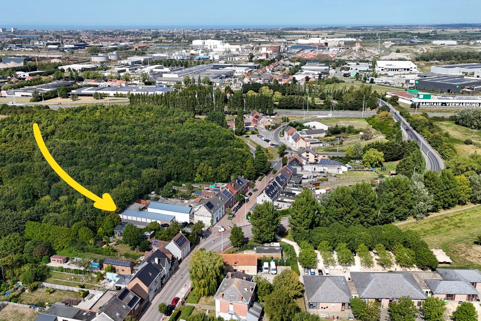 11 garageboxen als geheel te koop in centrum Zandvoorde foto {{pictureIndex}}