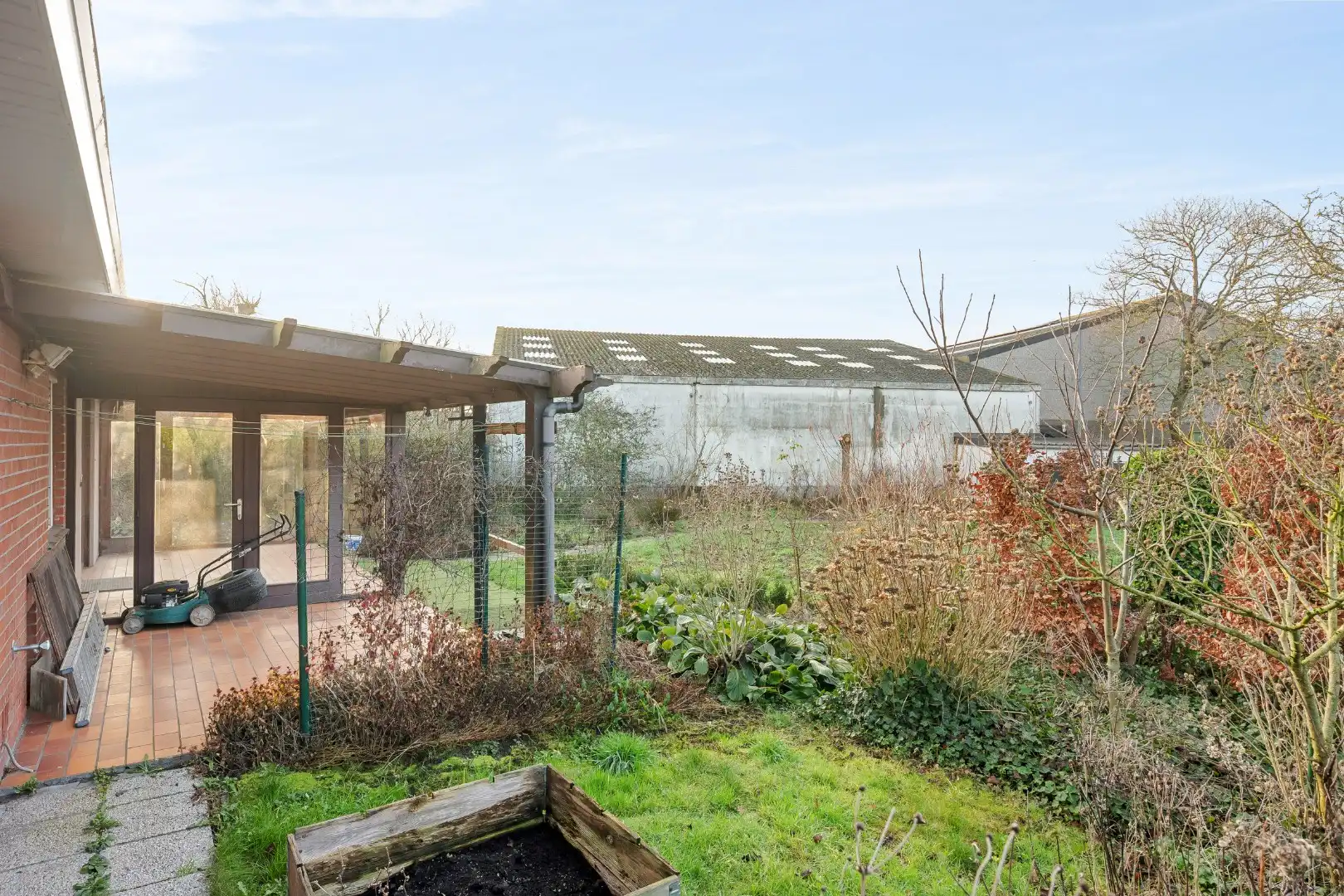 Gelijkvloerse woning met 3 slaapkamers, ruime garage en tuin. foto 19