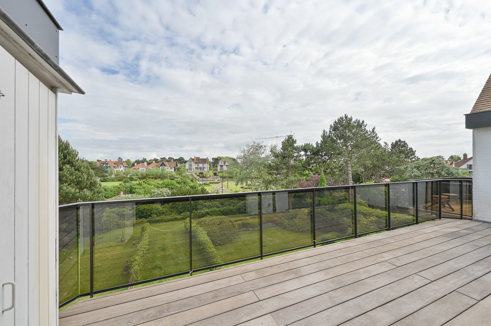 Uniek appartement met ruim zuidgericht terras (22m²) en zicht op Approach golf te Knokke. foto 2