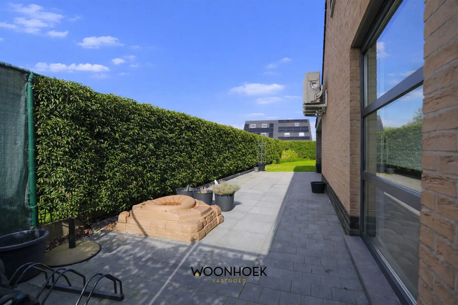  Woning met eigentijdse en serene architectuur foto 18