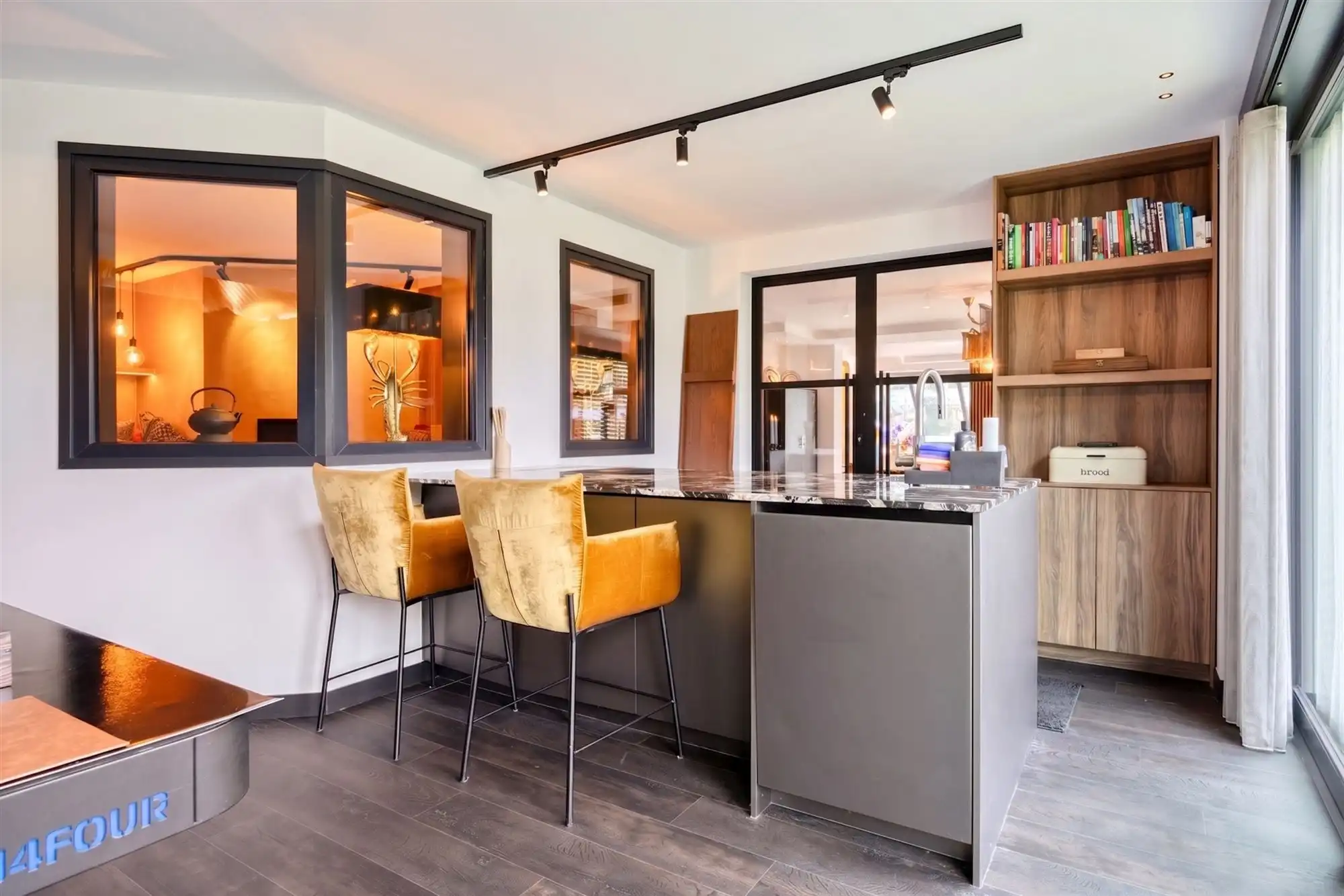 Knappe duo-villa op 8.843 m² in villawijk aan NL-grens. foto 25
