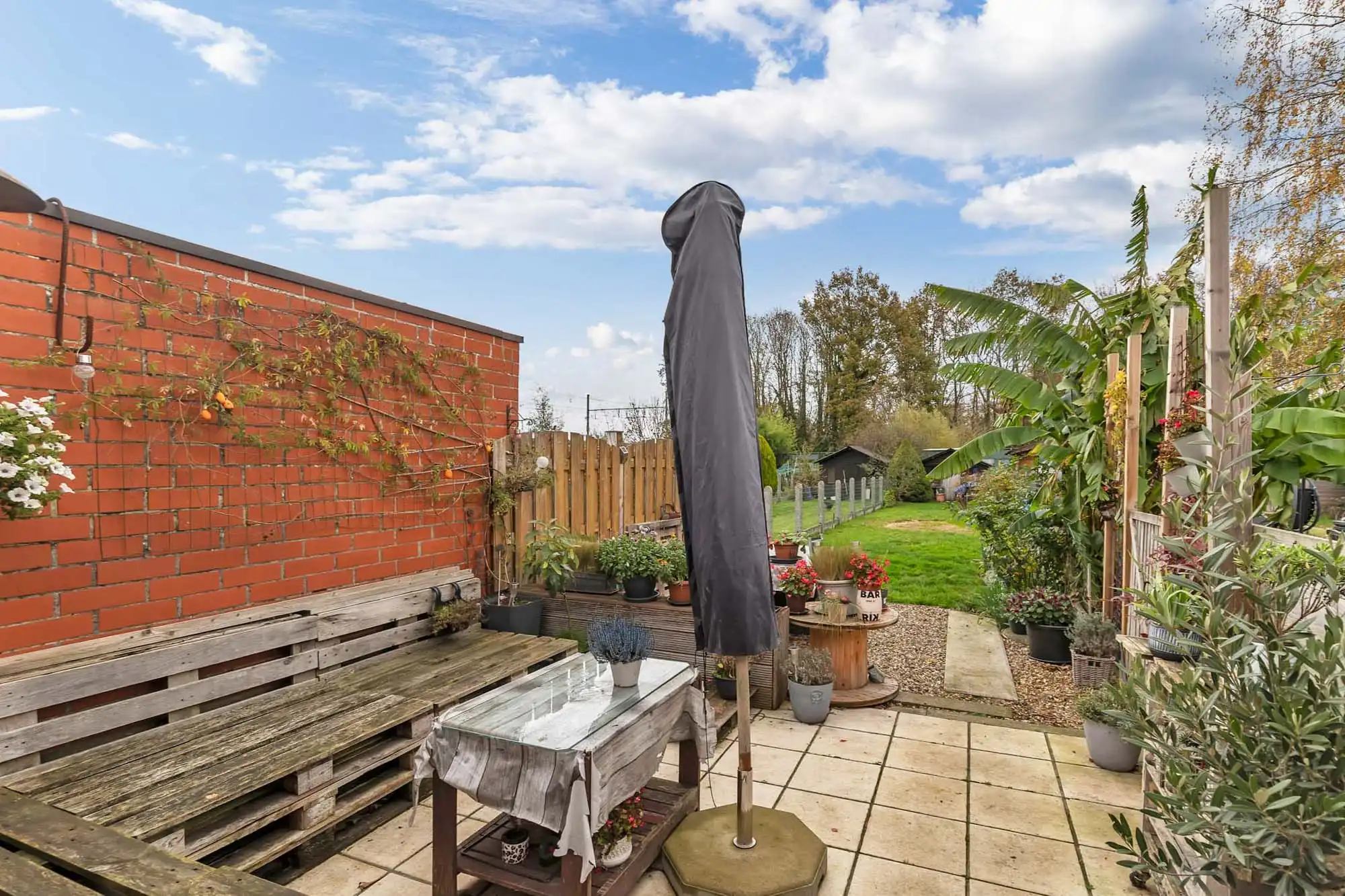 Gezellig op te frissen gesloten bebouwing met tuin foto 11