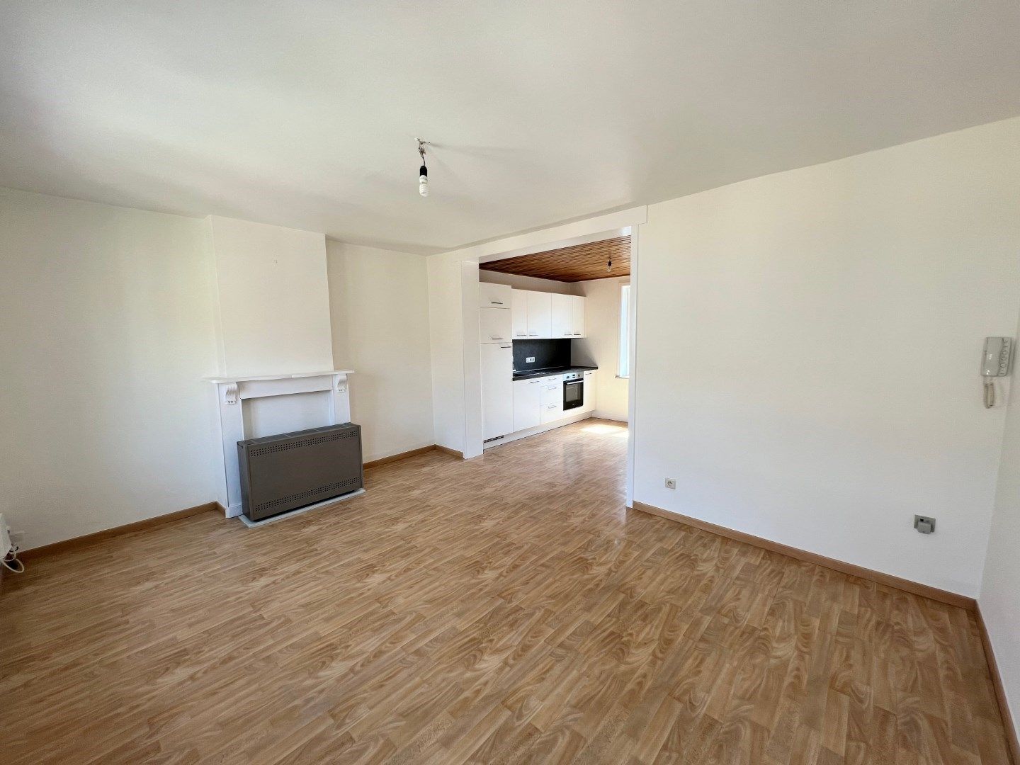 GEZELLIG APPARTEMENT MET 1 SLAAPKAMER NABIJ STATION IEPER foto 2