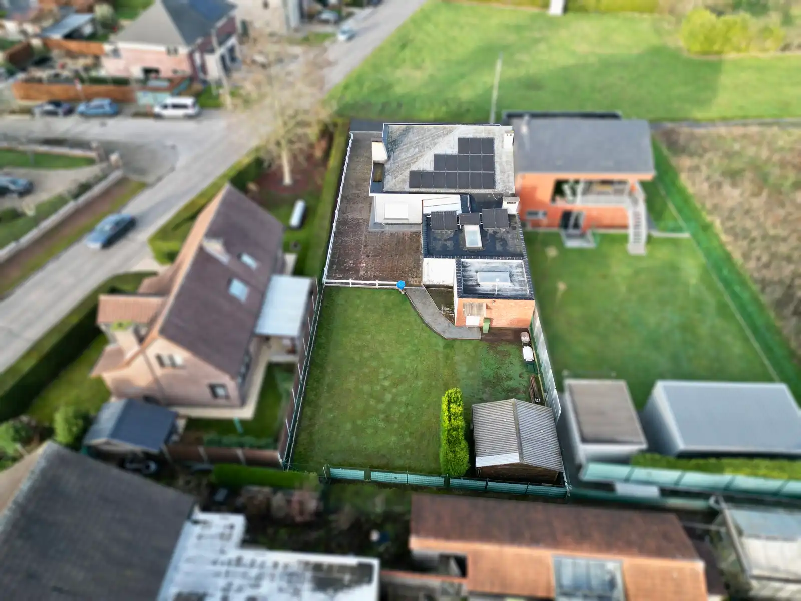 Hoofdfoto van de publicatie: Rustig gelegen, halfopen Bungalow met veel potentieel!