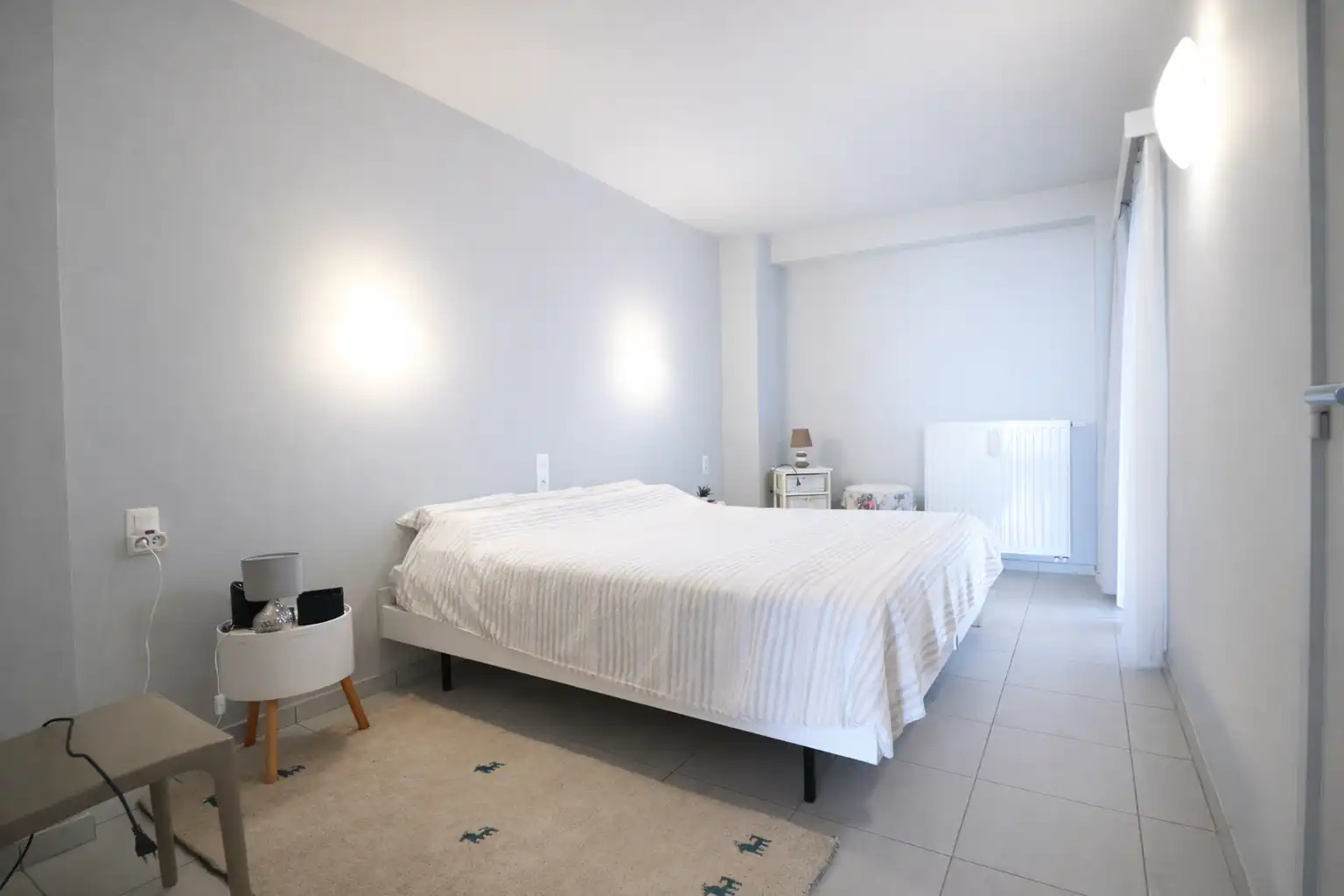 Bijzonder ruim (90 m²), hedendaags 2-slaapkamerappartement met prachtig frontaal zicht op zee.  foto 8