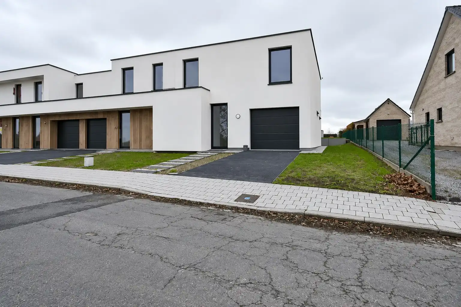Ruime afgewerkte nieuwbouwwoning met landelijk zicht! foto {{pictureIndex}}