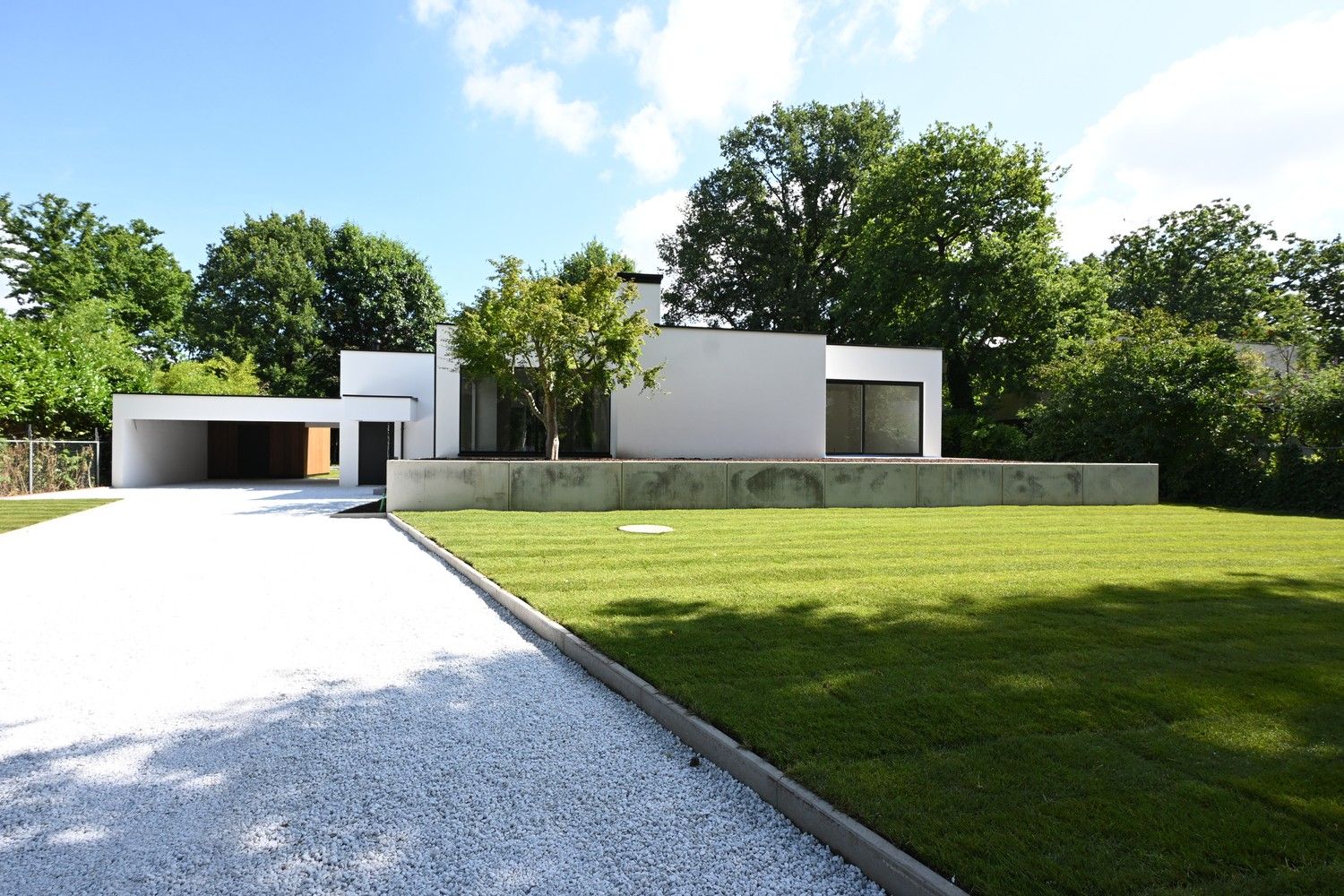 Exclusieve villa met zwembad en topafwerking op 16a50ca in Maasmechelen foto 21