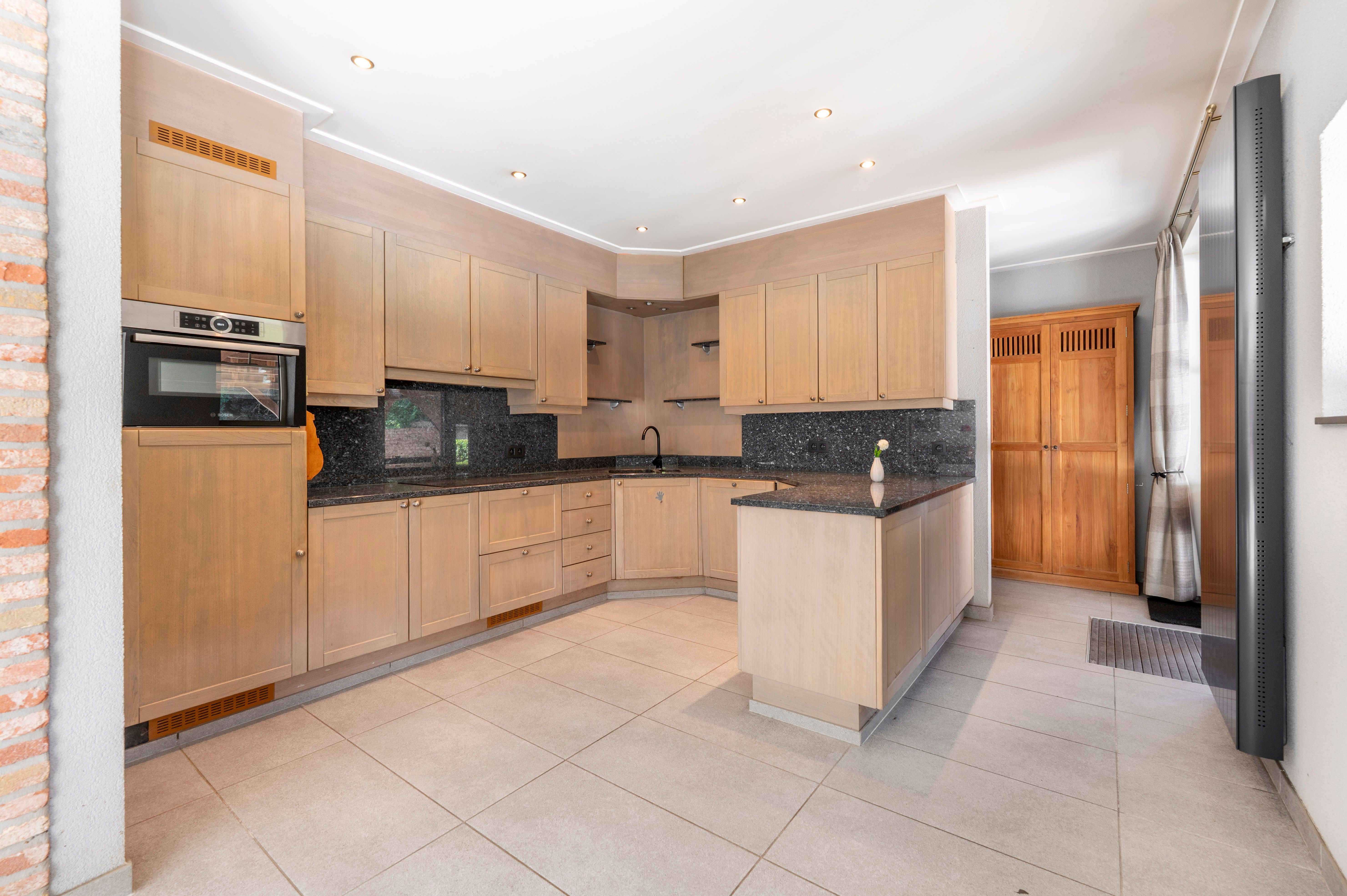 Instapklare laagbouwvilla nabij het centrum van Brasschaat. foto 10