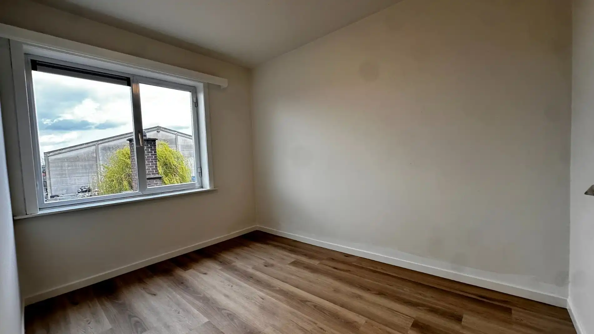 Gerenoveerde rijwoning te huur in Zele foto 7