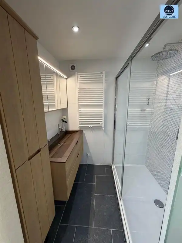 ZEER GOED GELEGEN, MOOIE WONING MET GARAGE foto 11