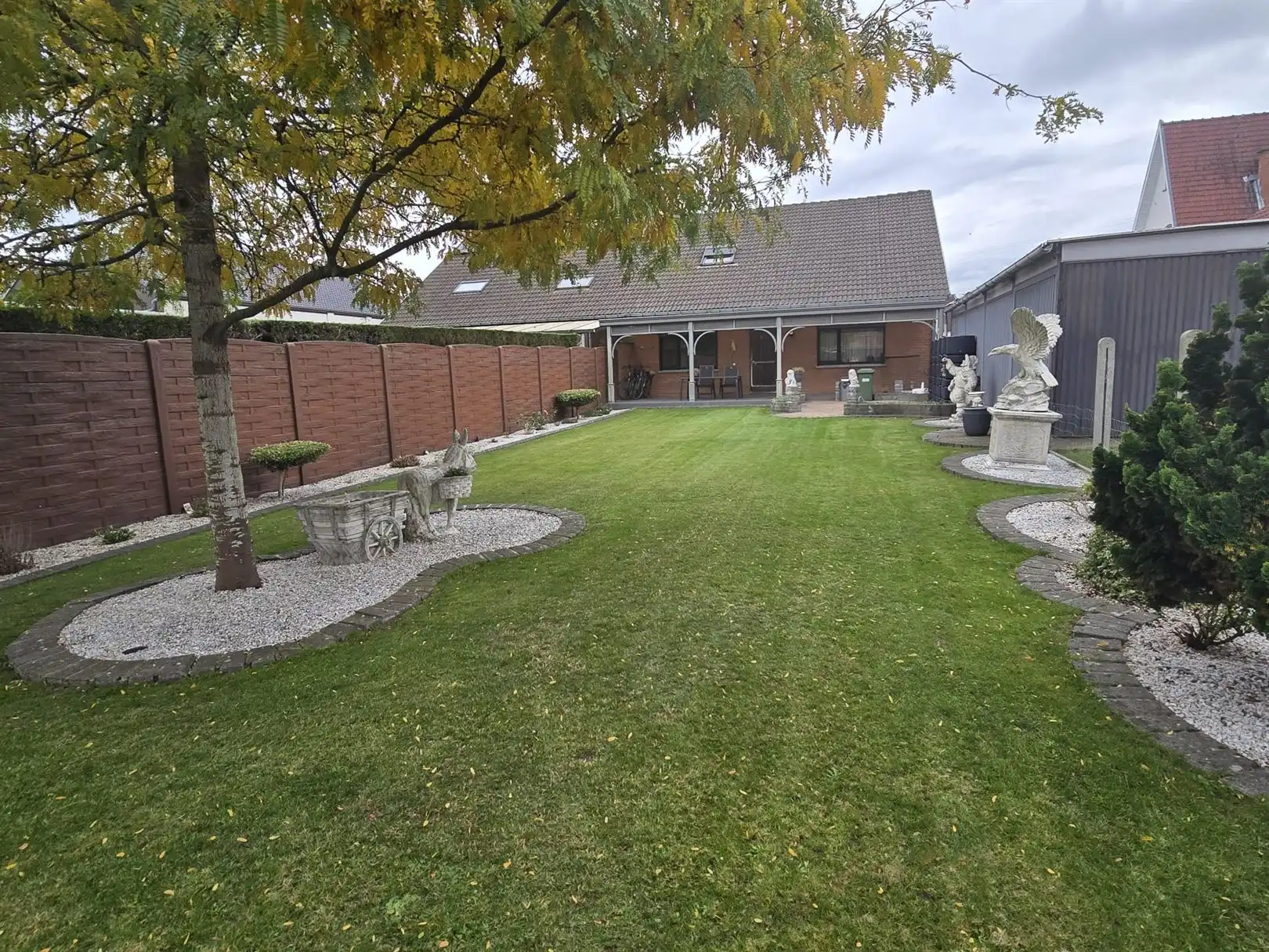 Ruime woning met 5 slaapkamers gelegen aan de E313 foto 23