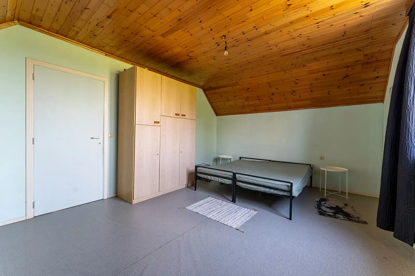 Zeer ruime woning op een perceel van 1000m² met dubbele garage in het landelijke Houtave. foto 22