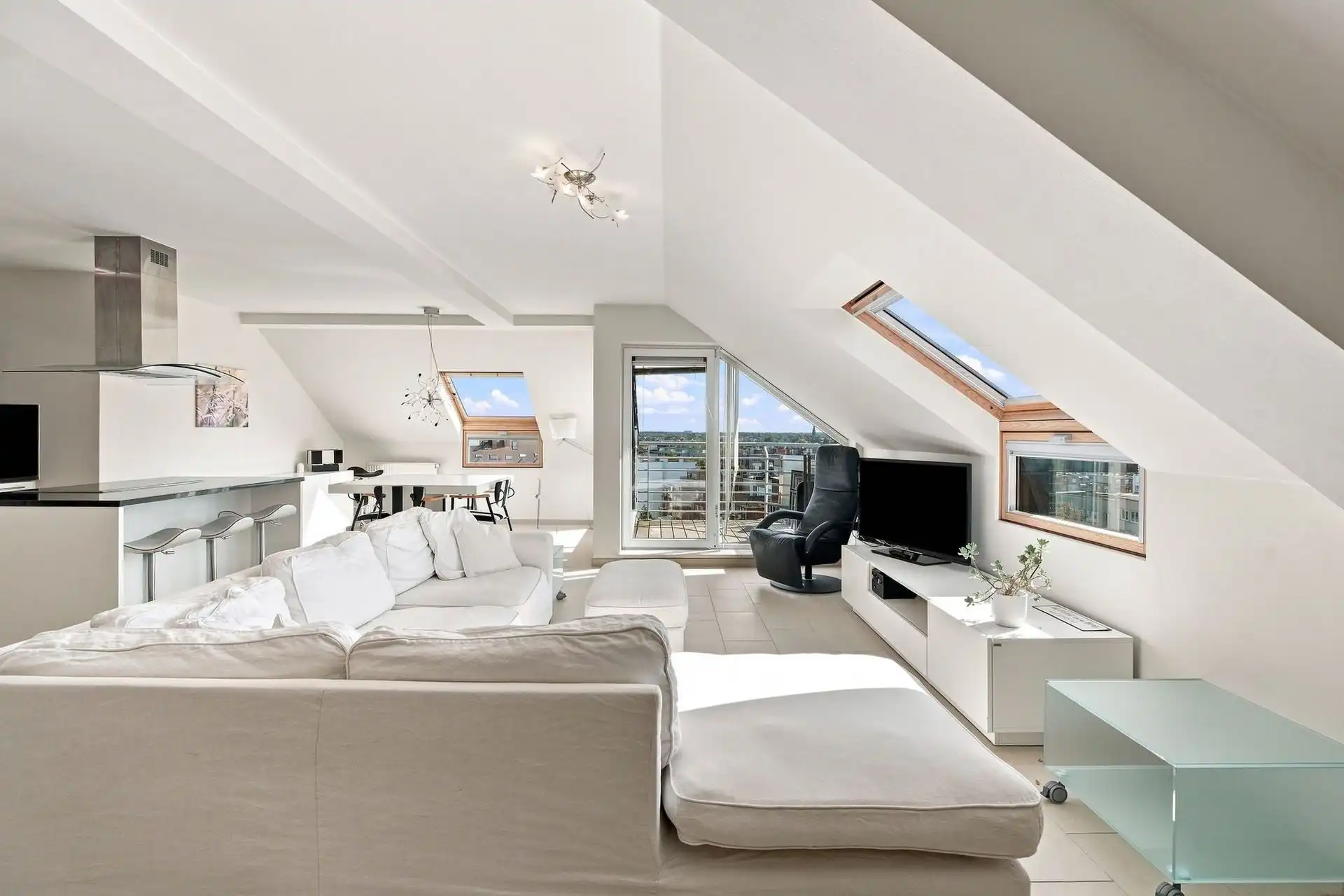 LUXUEUS  /  ZONNIG  foto 3