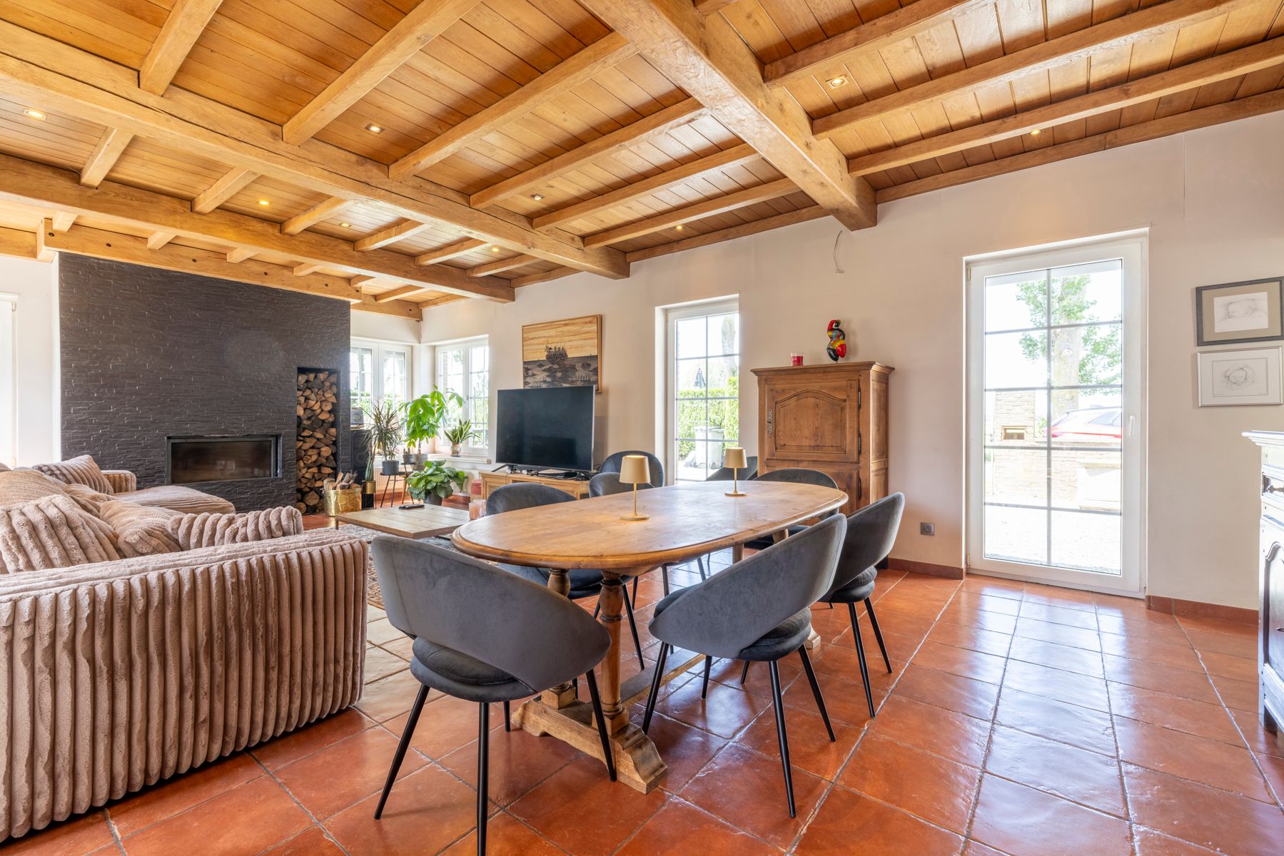 Woning met 3 slaapkamers en 7000m² weide! foto 3