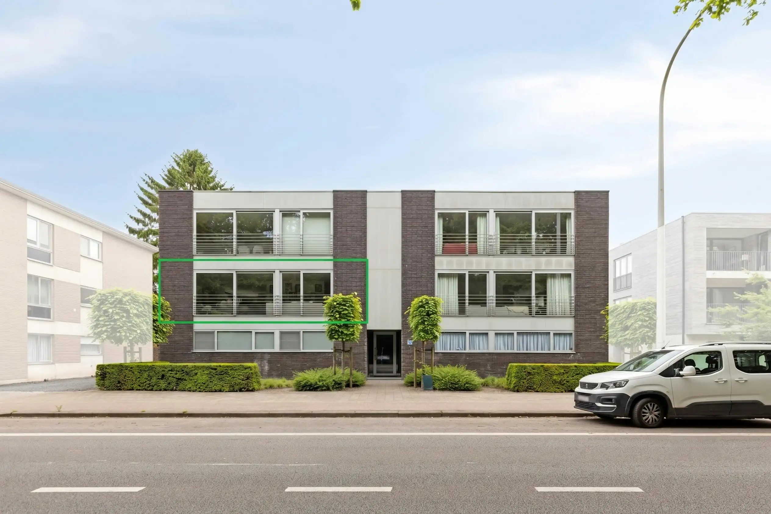 Ruim appartement met 2 slpk en garage te koop in Brasschaat foto 2