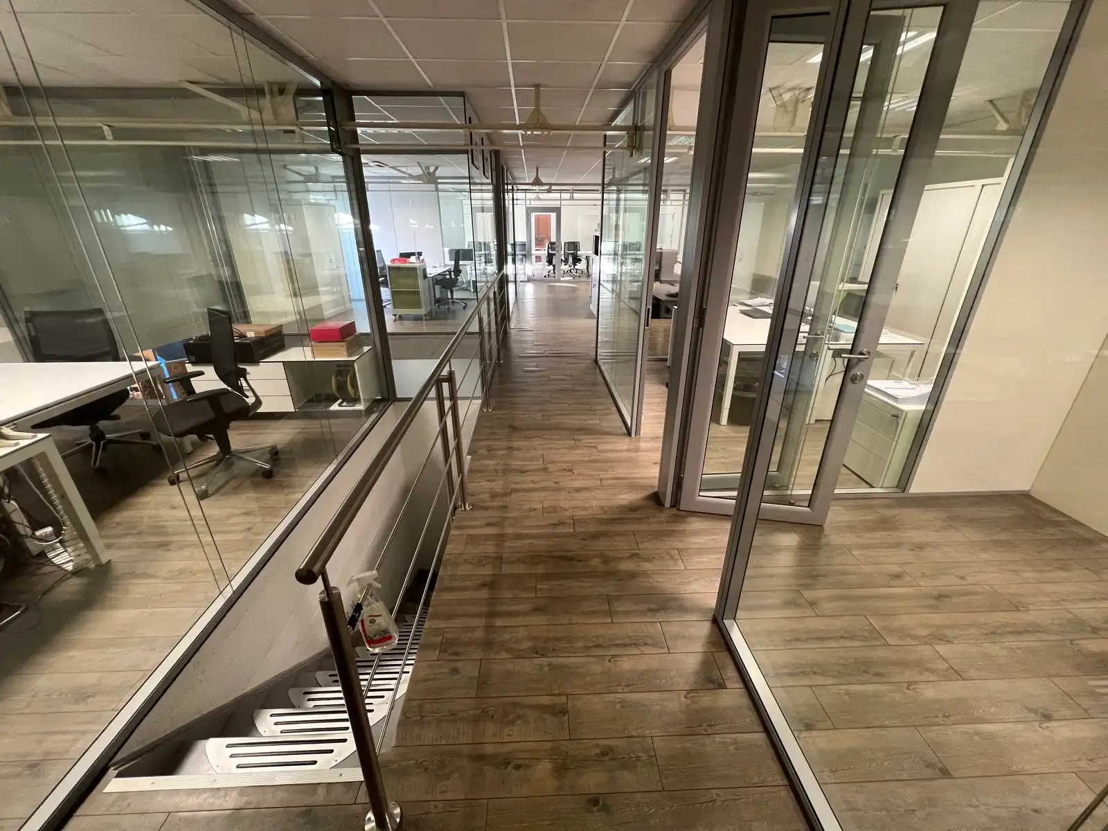 Opslagloods met kantoorfunctie op TOP - locatie te 1500 Halle. foto 8