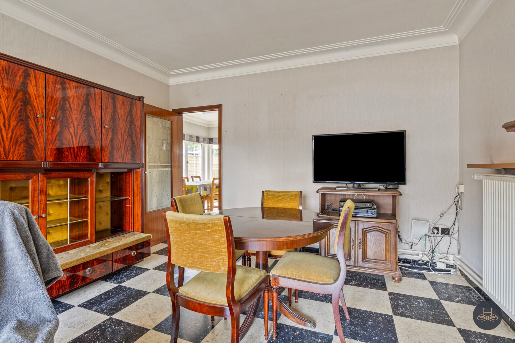 Ruime renovatiewoning met toffe tuin en terras foto 6