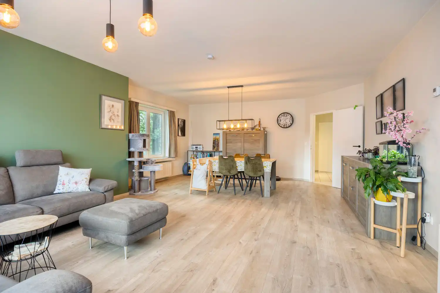 Lichtrijk en ruim 3 slaapkamer appartement met garage! foto 10