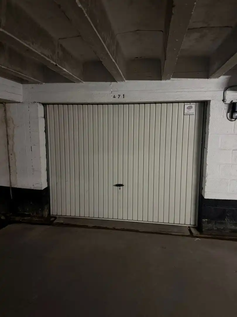 AFGESLOTEN GARAGEBOX - ROYAL PALACE 4 - 2 foto 2