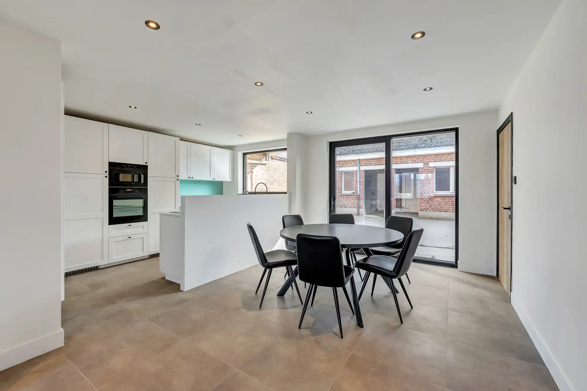 Energiezuinige woning met 3 slpk op een rustige locatie foto {{pictureIndex}}