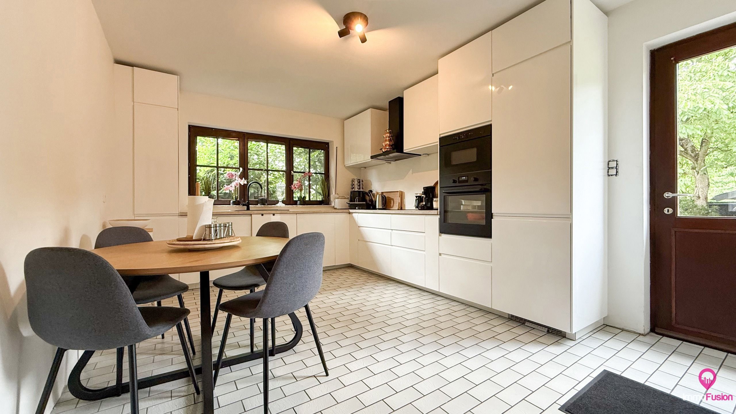 Instapklare gelijkvloerse woning met 3 slpks op 11a37ca! foto 9