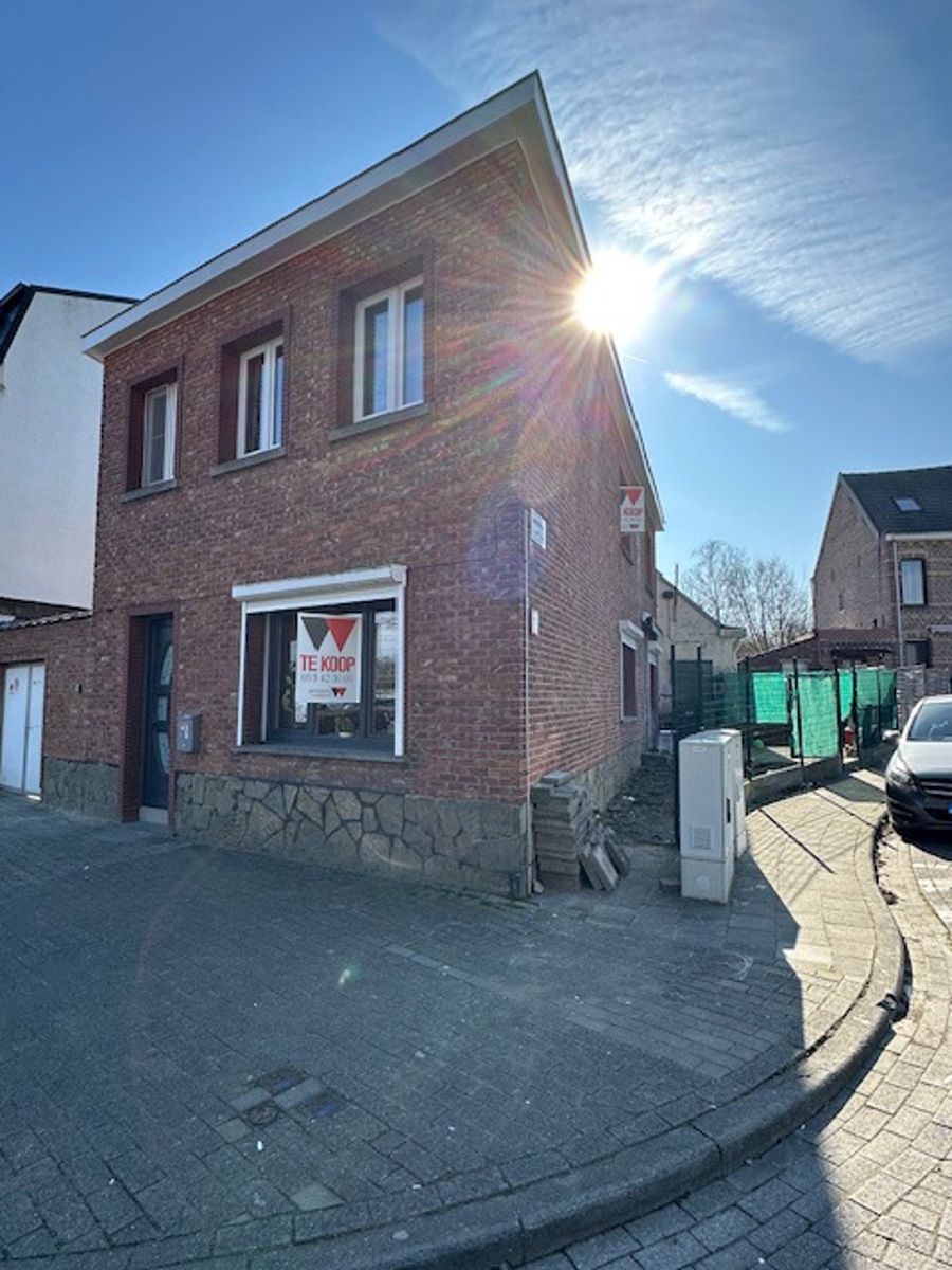 Te koop : Op te frissen woning foto 2