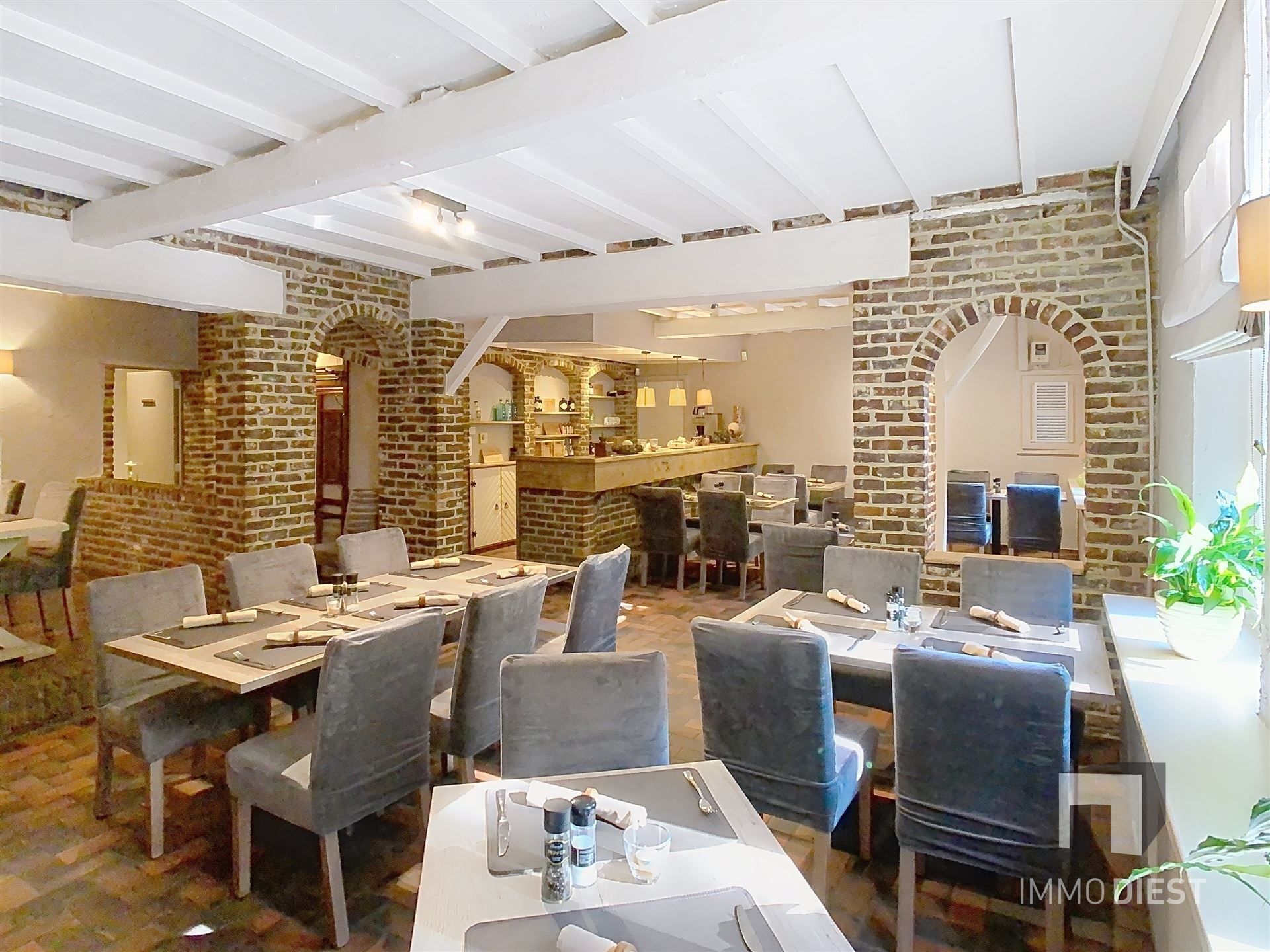 Brasserie - restaurant - feestzaal - privéwoonst foto 24