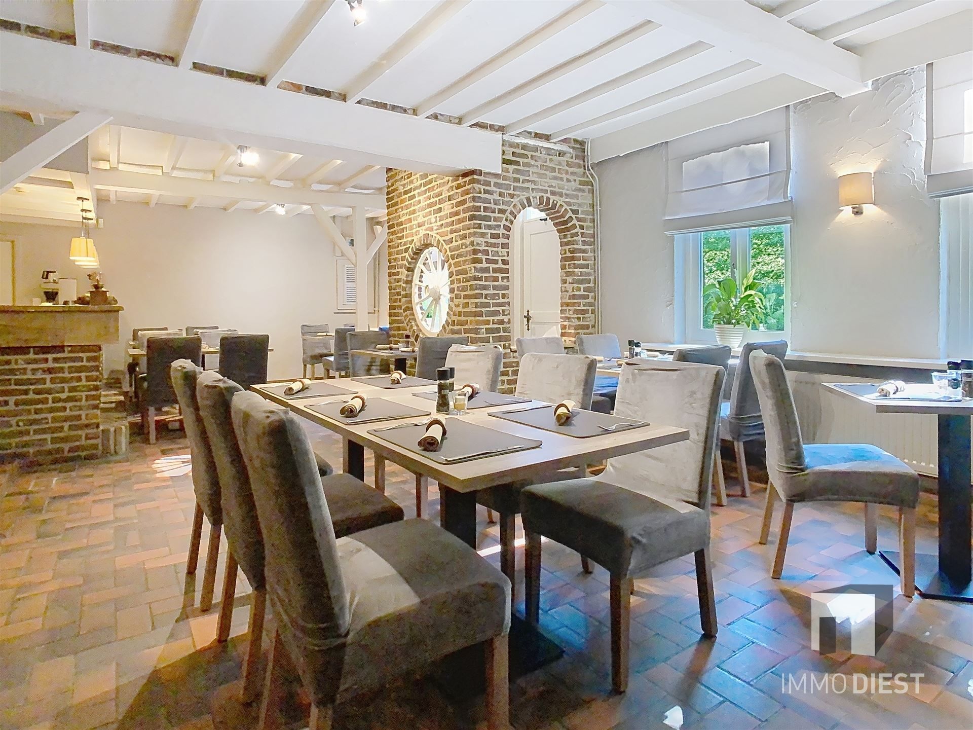 Brasserie - restaurant - feestzaal - privéwoonst foto 24