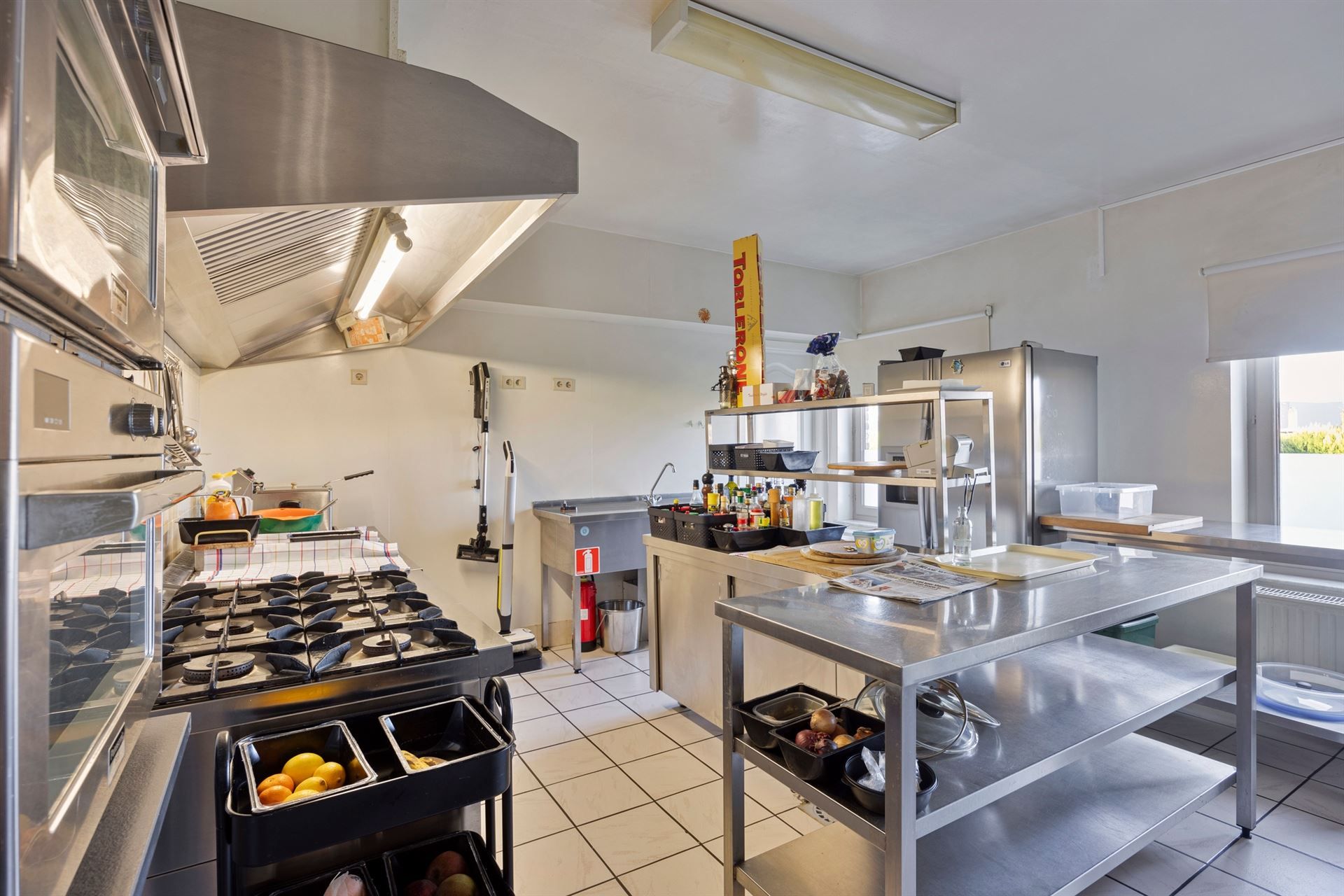 Commercieel bedrijfspand met woonst langs de Rijksweg in Maasmechelen, met hoge visibiliteit, parkeermogelijkheden en veelzijdig commercieel potentieel! foto 11