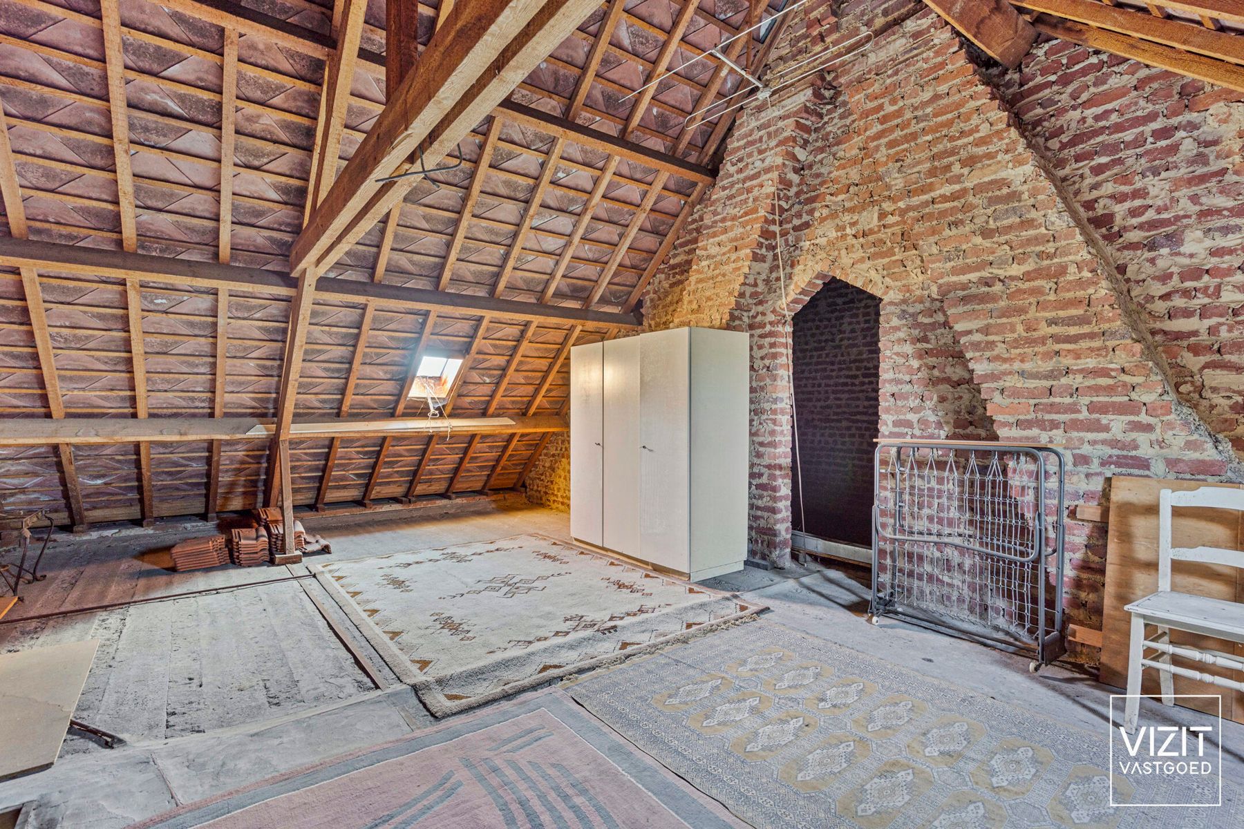 Ruim woonhuis in doodlopende straat foto 13