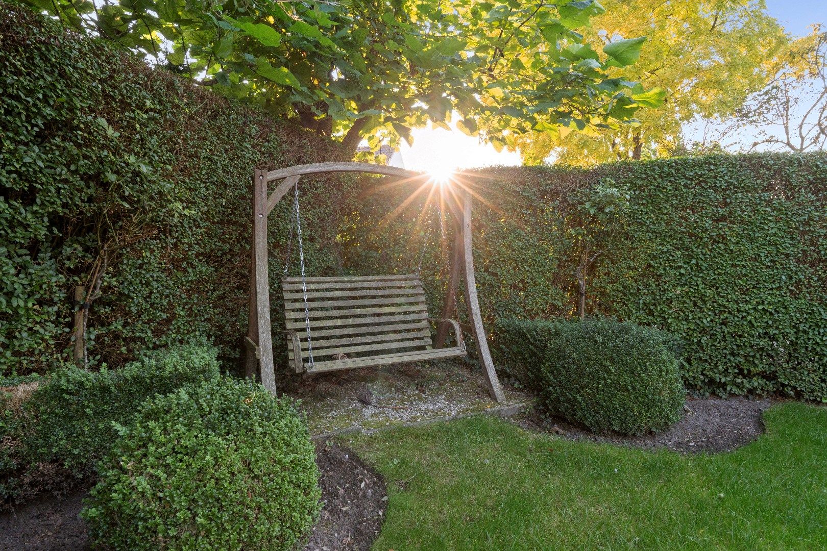 Alleenstaande villa met perfect georiënteerde tuin foto 12