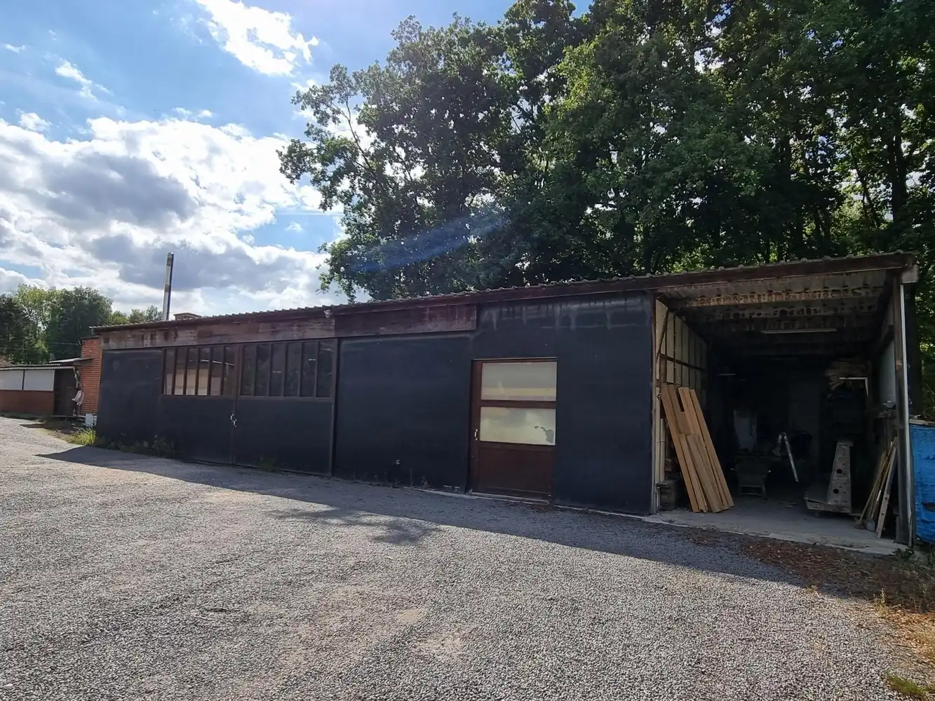 Woning met achterliggend magazijn op een totaal perceel van 19 are 58 ca. foto 6