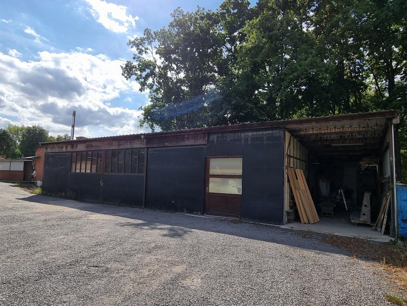 Woning met achterliggend magazijn op een totaal perceel van 19 are 58 ca. foto 6