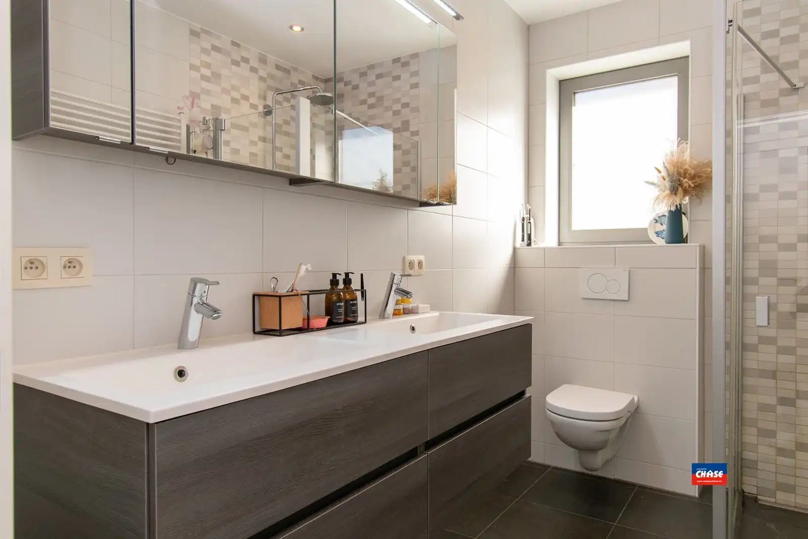 Recent appartement met 2 slaapkamers, tuin + P foto 9