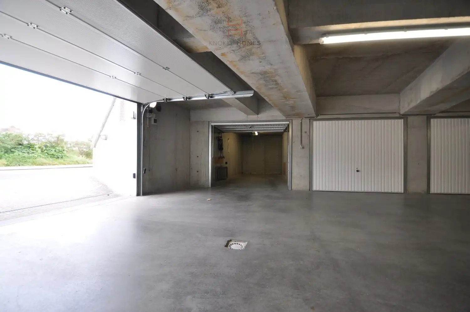 Zeer goed gelegen gesloten garagebox in Duinbergen. foto 2