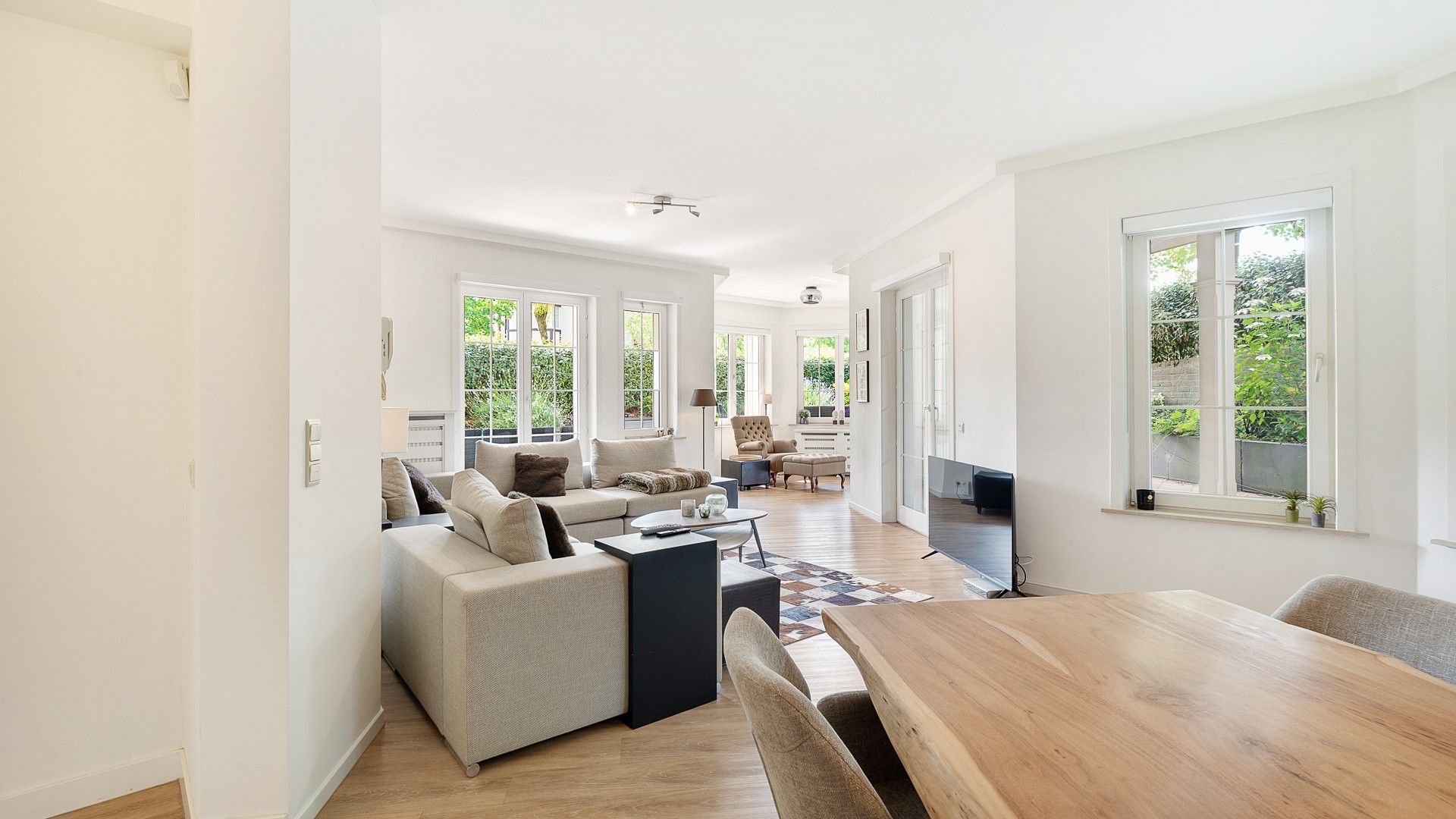 Heel ruim appartement van 165m² in de villaresidentie Elysée vlakbij het strand en het Albertplein, hartje Zoute. foto 10