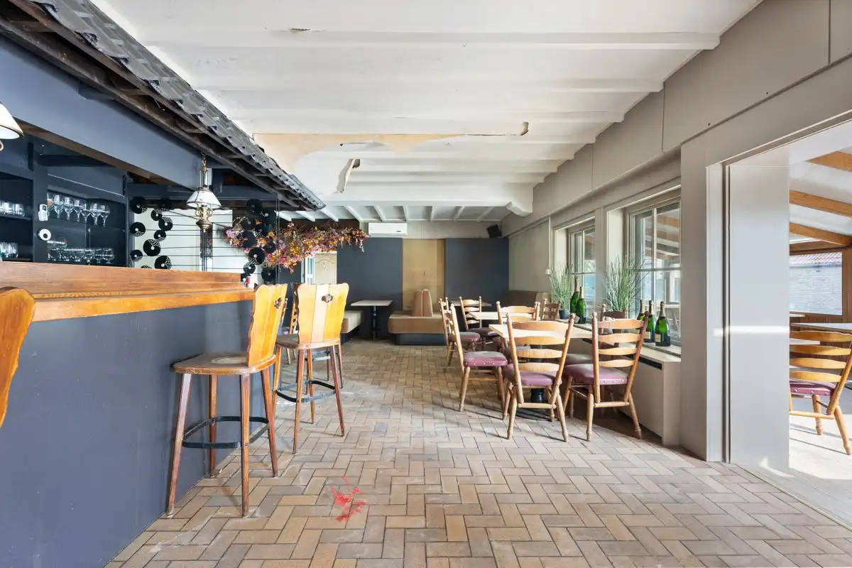 Ruime woning met handelspand te koop in De Panne foto 3