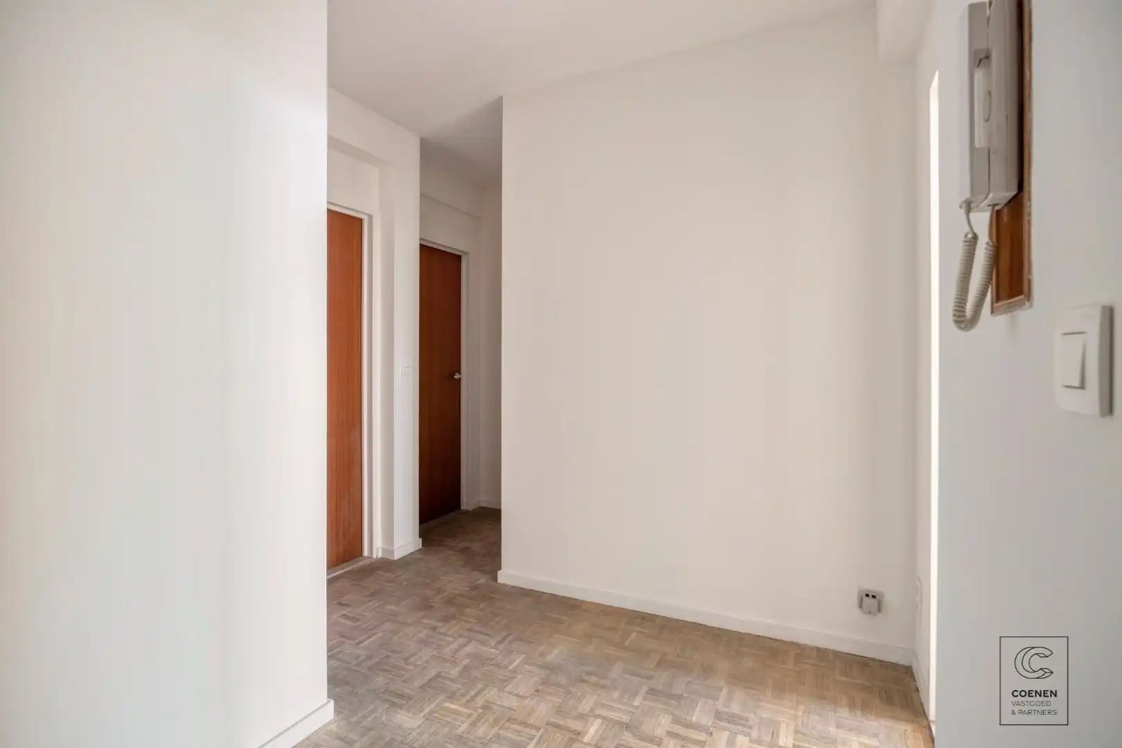 Volledig gerenoveerd appartement op toplocatie te Linkeroever  foto 8