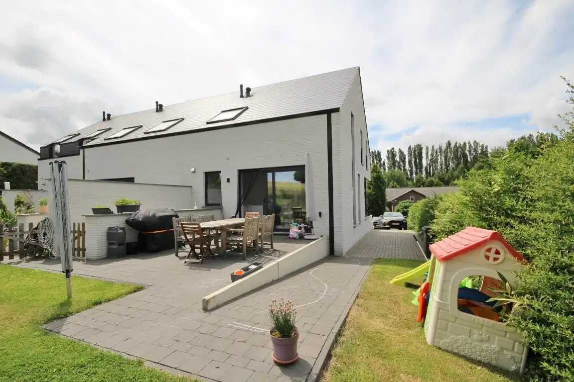 Moderne woning met 3 slaapkamers en tuin in het rustige Landen foto 25