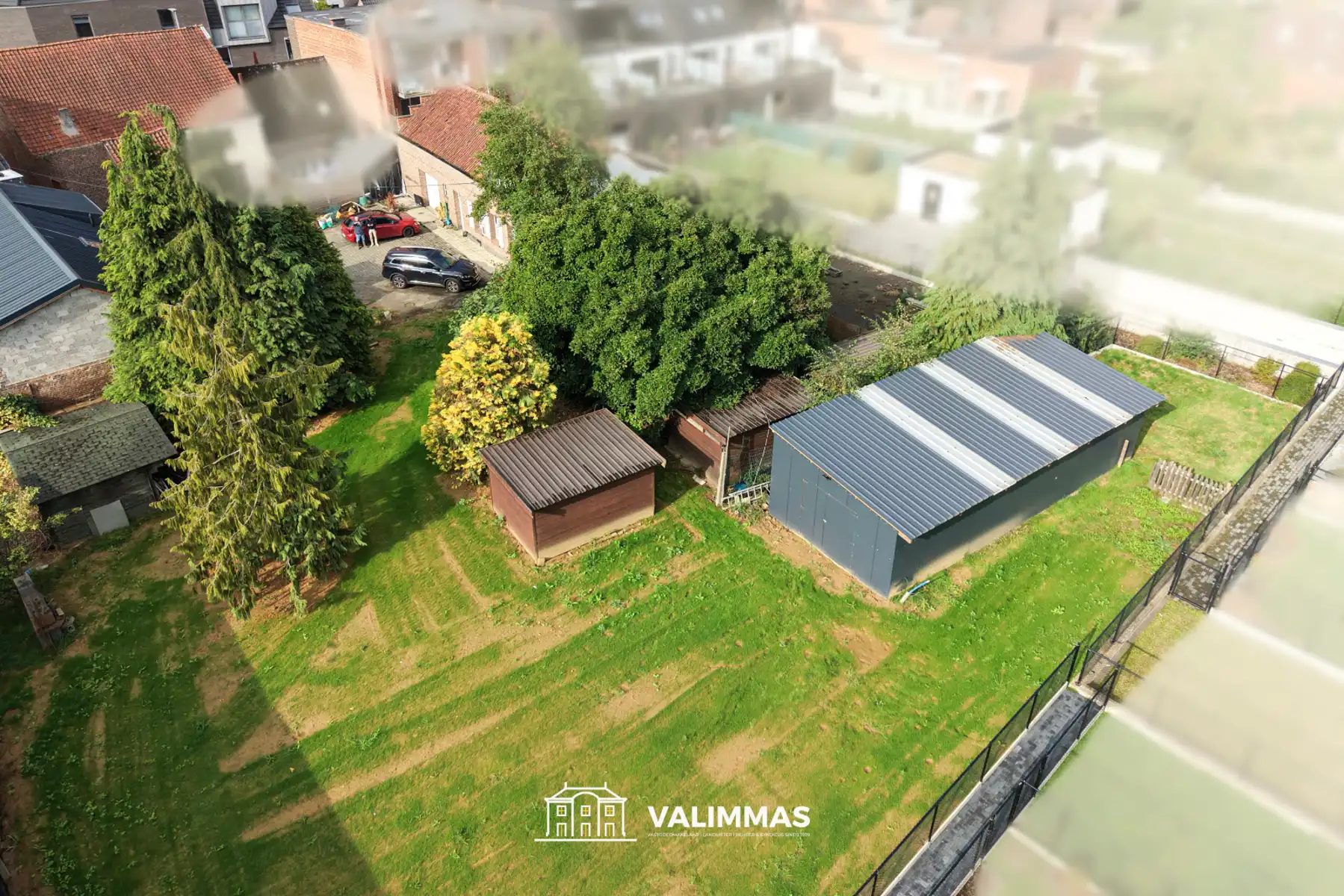 Ruime, nog te renoveren hoeve met tuin, garage & bijgebouwen foto 8
