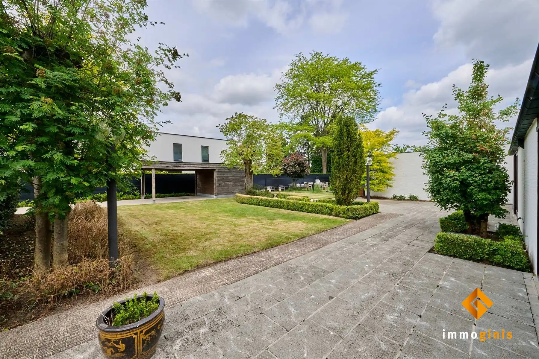 Halfopen woning met 3 slaapkamers en mooie tuin, vlakbij het centrum van Bocholt. foto 18