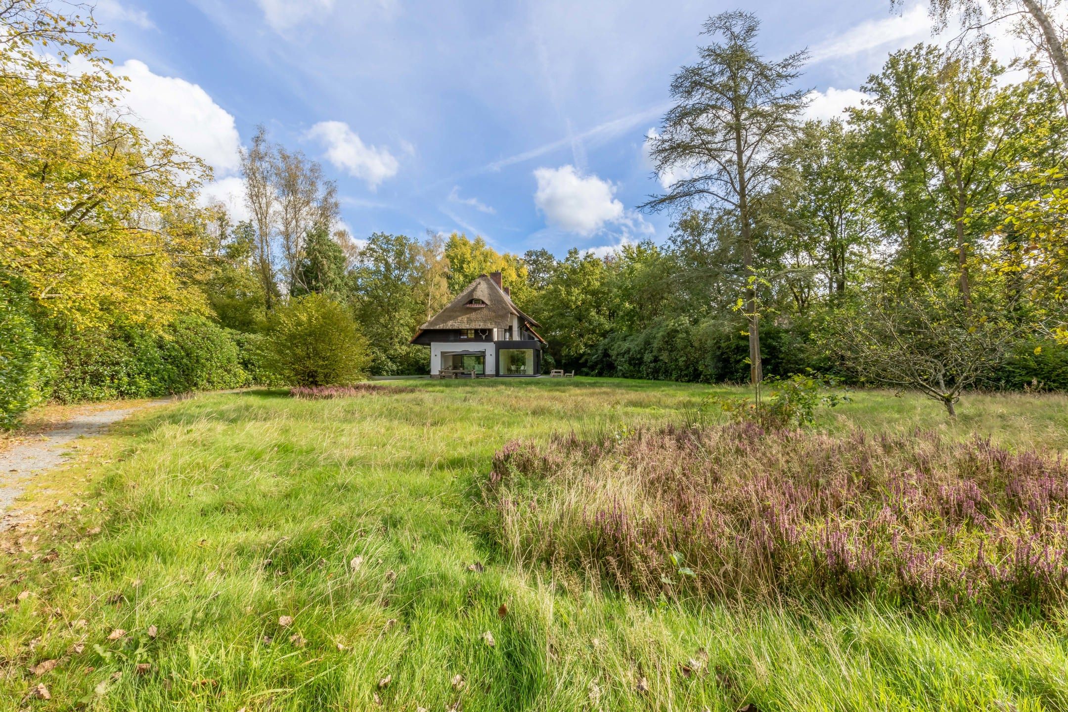 Charmant gerenoveerde villa met weelderige tuin foto 5