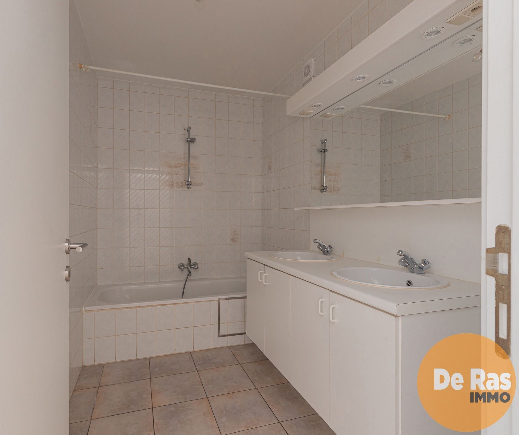 HERZELE - INSTAPKLAAR APPARTEMENT MET 2 KAMERS  foto 13