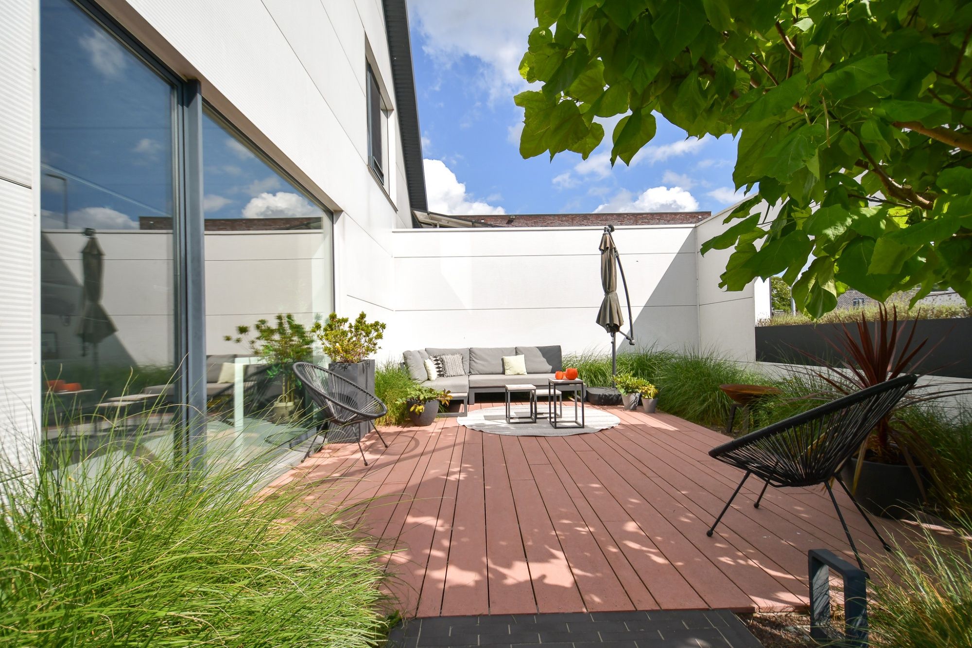 BEZOEKMOMENT ZATERDAG 09/08 VAN 9U TOT 10U30 | Rustig & landelijk gelegen architecturale villa op 1.166m² foto {{pictureIndex}}