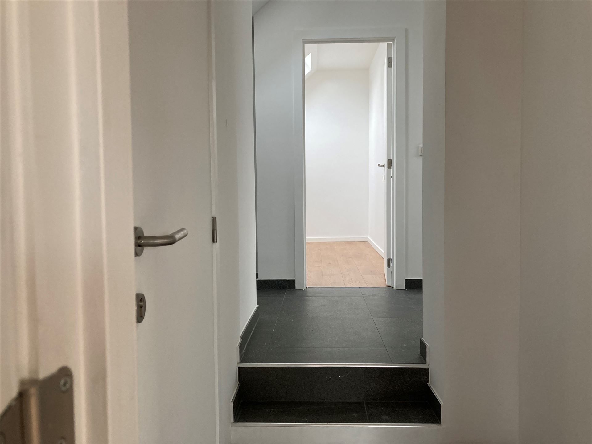 Prachtig volledig gerenoveerd appartement met 2 SK in hartje Brussel.  foto 8